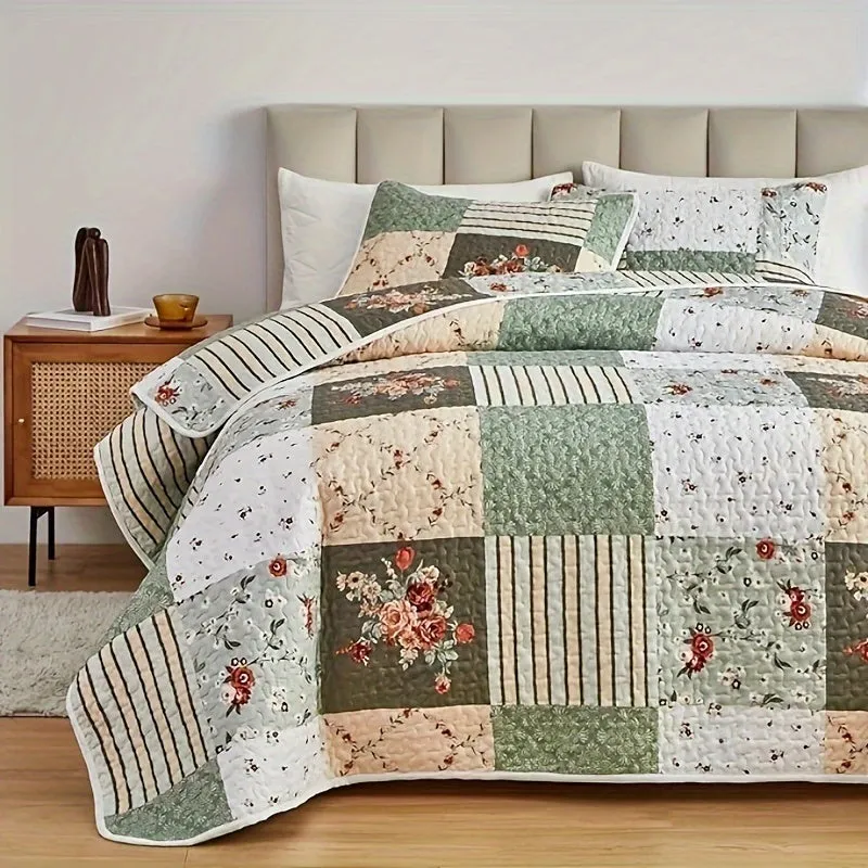 2/3pcs Floral Patchwork Quilt Set - Stylish Patch Design, Ultra-Soft & Breathable, Freshly Chic, Perfect for All Seasons, Includes Quilt & Pillowcases, Ideal for Dorms, Hotels, Bedrooms