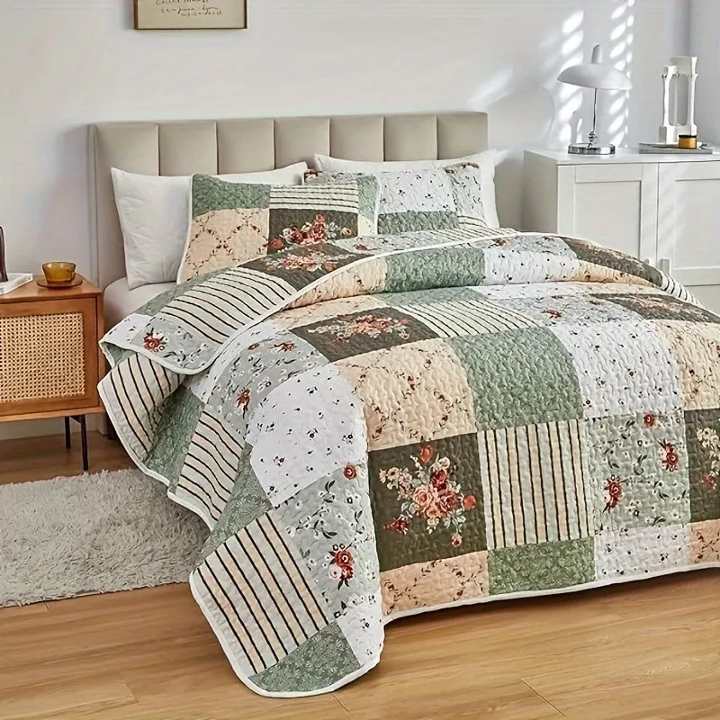 2/3pcs Floral Patchwork Quilt Set - Stylish Patch Design, Ultra-Soft & Breathable, Freshly Chic, Perfect for All Seasons, Includes Quilt & Pillowcases, Ideal for Dorms, Hotels, Bedrooms