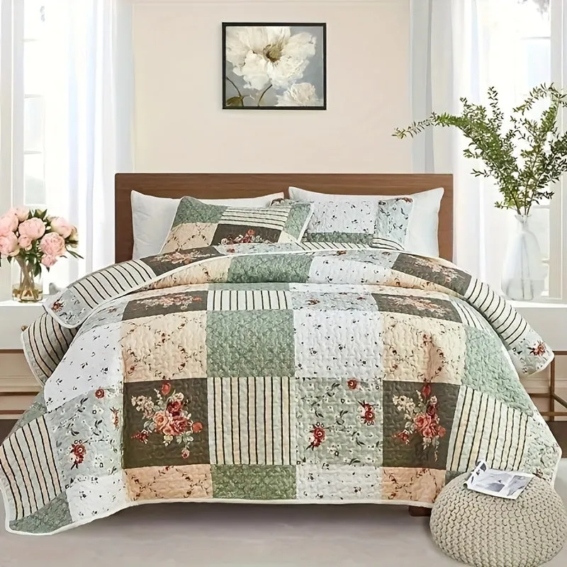 2/3pcs Floral Patchwork Quilt Set - Stylish Patch Design, Ultra-Soft & Breathable, Freshly Chic, Perfect for All Seasons, Includes Quilt & Pillowcases, Ideal for Dorms, Hotels, Bedrooms