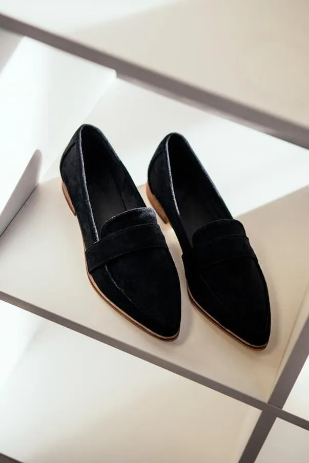 Alma Black Loafer