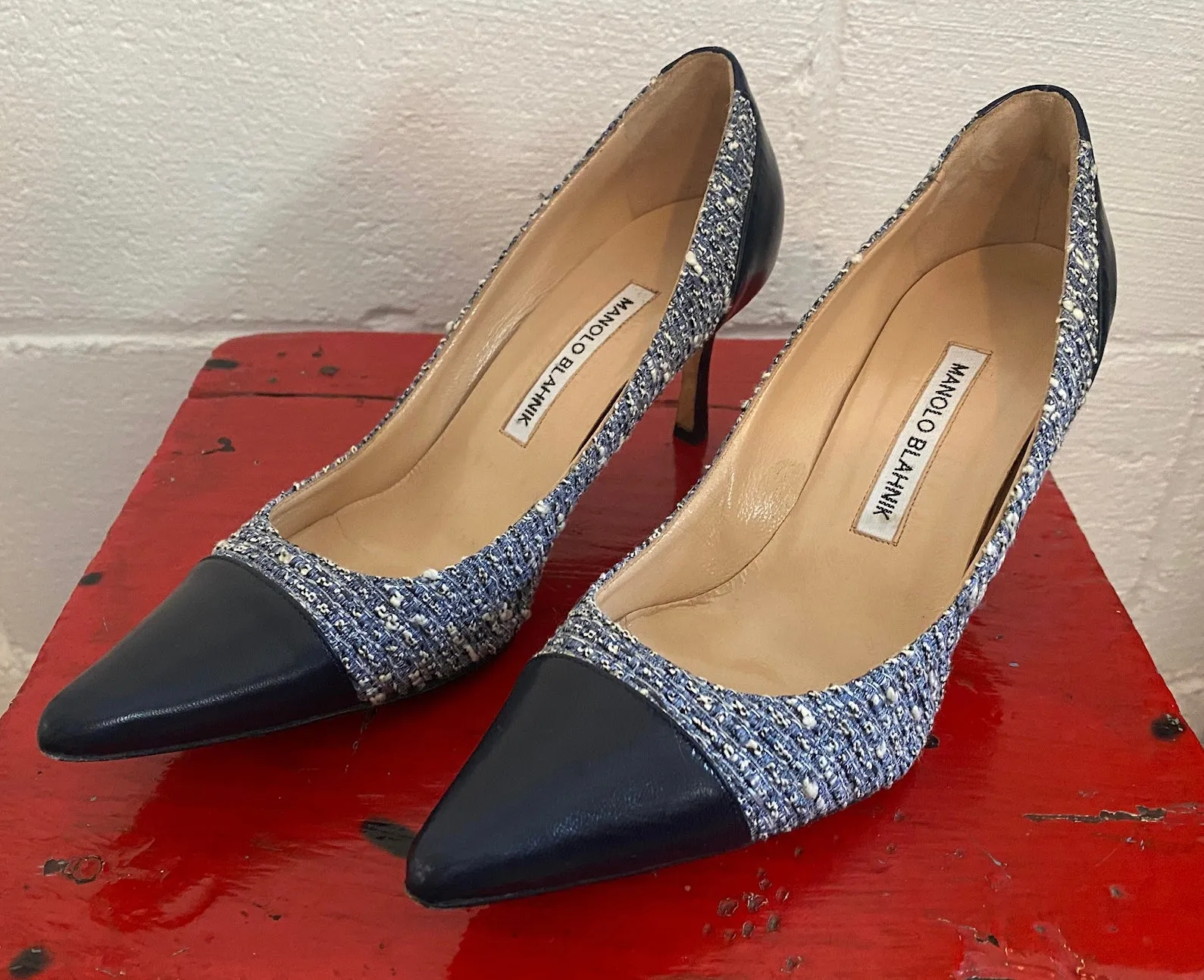 Manolo Blahnik Navy Blue Leather Tweed Fabric Pumps High Heels Capped Toe Sz 8.5