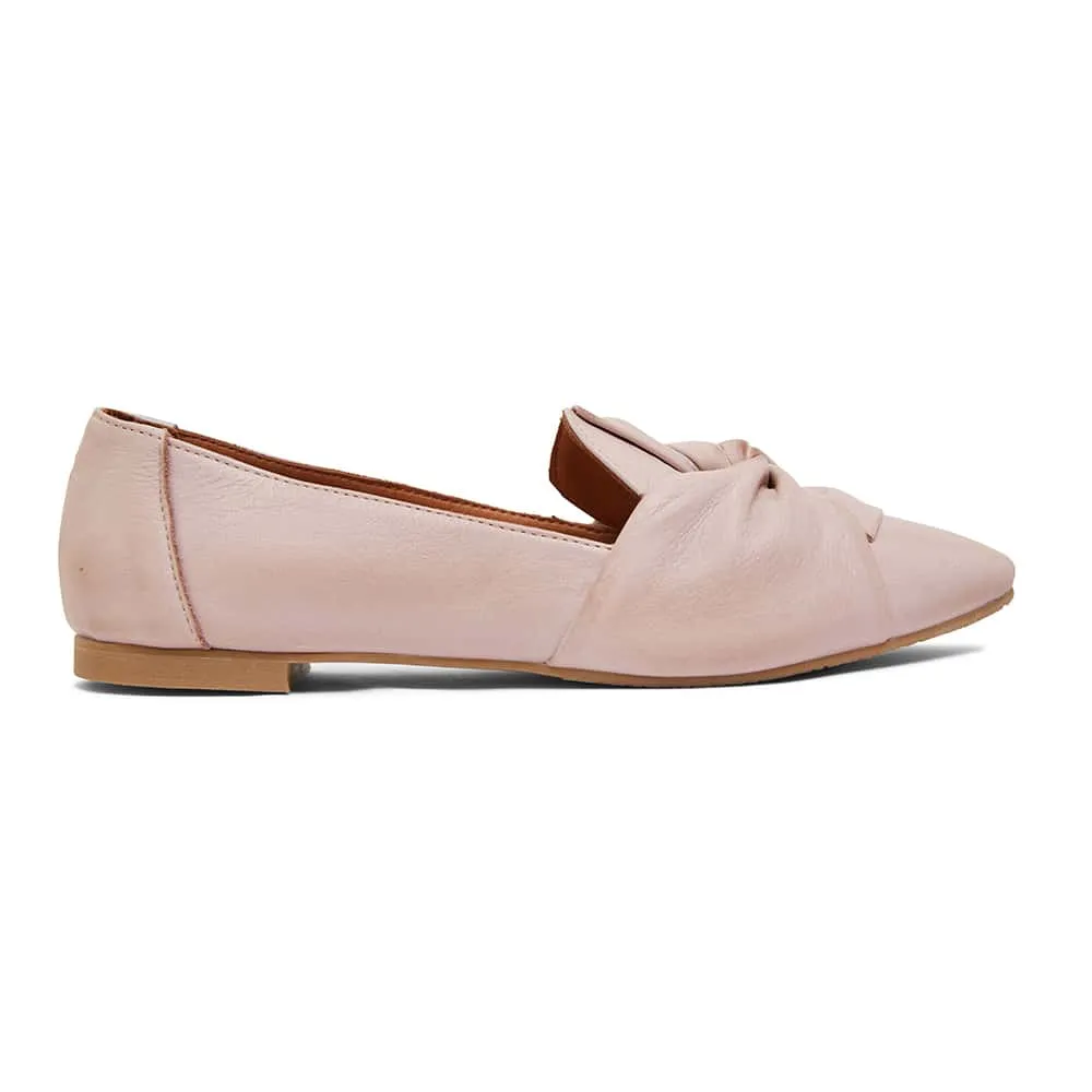 Rosco Flat in Blush Leather