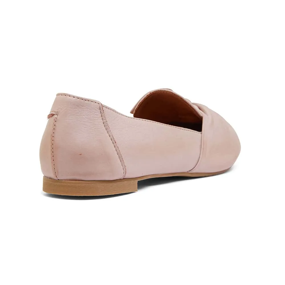 Rosco Flat in Blush Leather