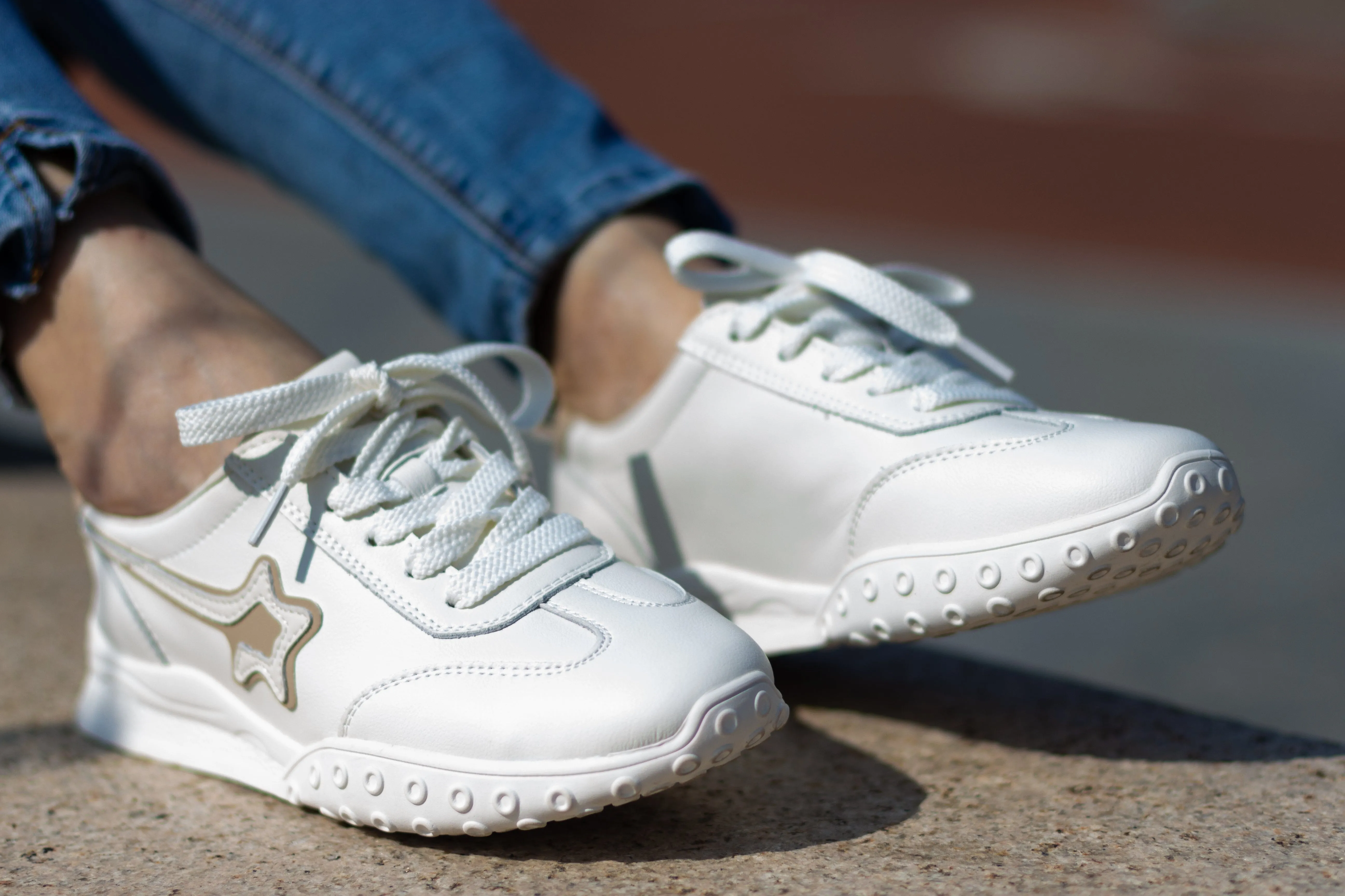 SS23009 White leather sneakers with star and flexible sole SALE