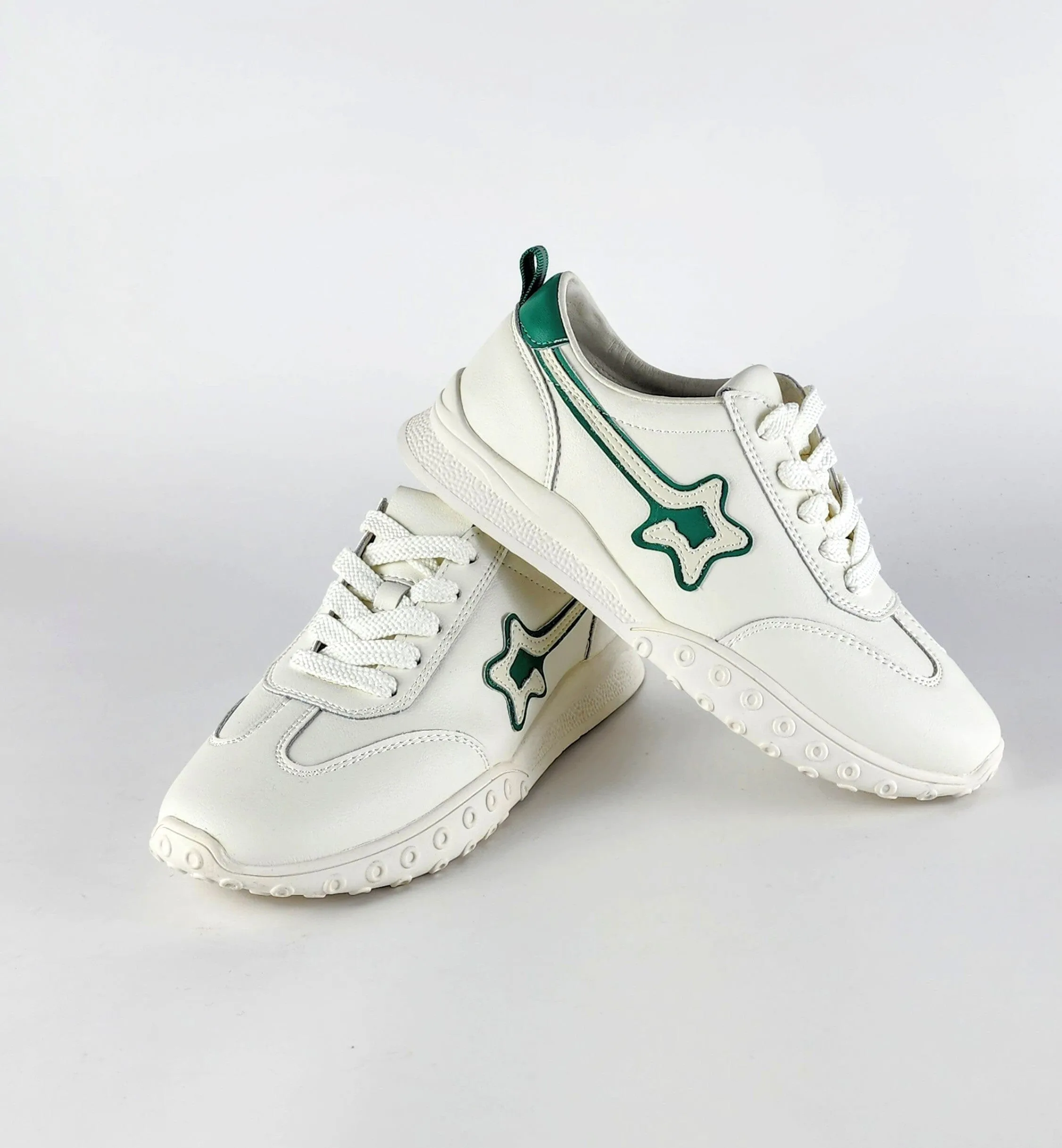 SS23009 White leather sneakers with star and flexible sole SALE