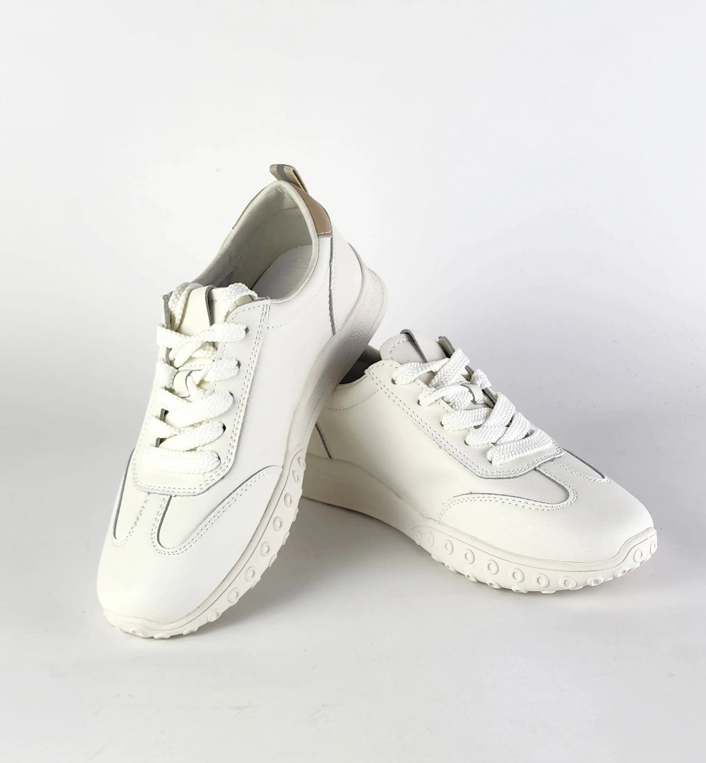 SS23009 White leather sneakers with star and flexible sole SALE